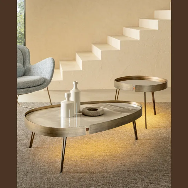 Tavolino Lumière con top in ceramica con cornice in metallo di Riflessi