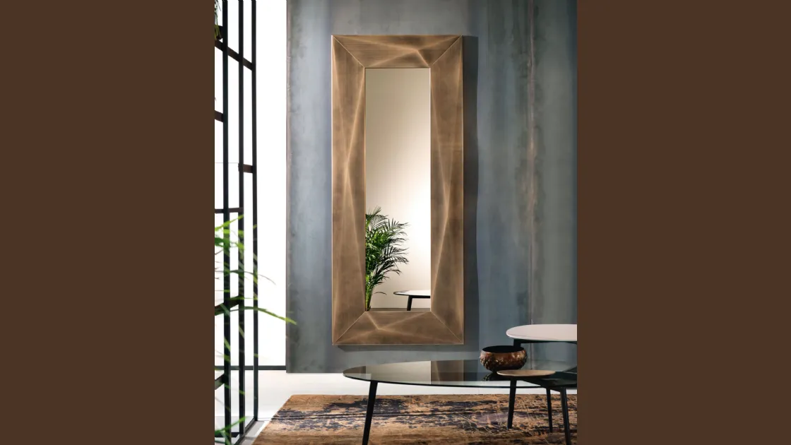Specchio Diamond con cornice in ottone spazzolato di Riflessi