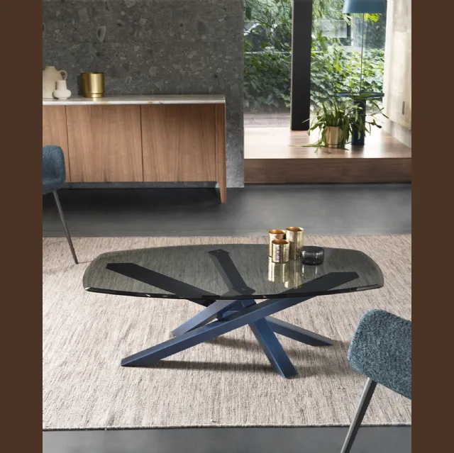 Tavolino con top in cristallo temperato e base in alluminio verniciato Shangai di Riflessi
