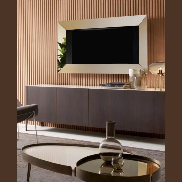 Specchio da parete in vetro semiriflettente con alloggio per televisore Mirror TV di Riflessi