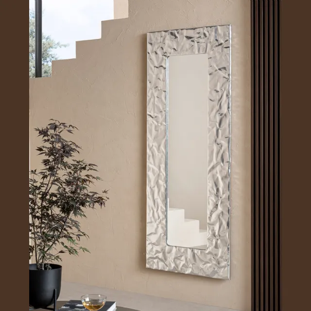 Specchio quadrato con cornice in alluminio modellata a mano Mito di Riflessi