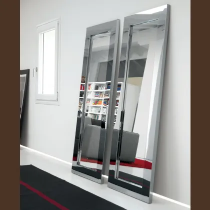 Specchio da parete con cornice in acciaio inox lucidato effetto riflettente Titanio di Riflessi