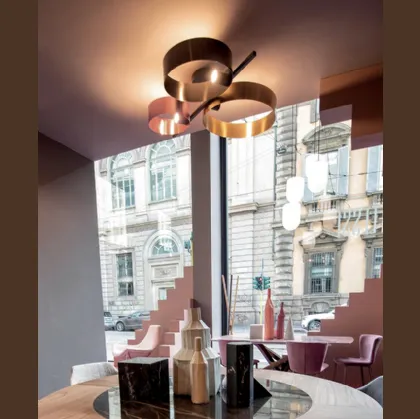Lampada Led Loop Plafoniera formata da tre anelli in metallo verniciato di Riflessi