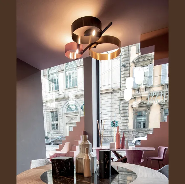 Lampada Led Loop Plafoniera formata da tre anelli in metallo verniciato di Riflessi