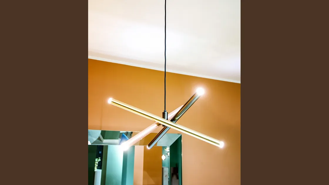 Lampada a sospensione Shangai S6 composta da tre tubolari metallici verniciati con trattamento satinato galvanico di Riflessi