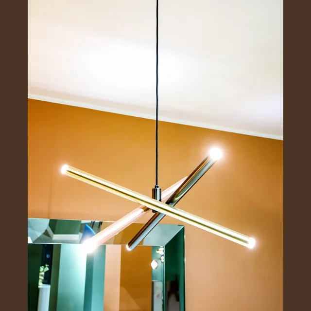 Lampada a sospensione Shangai S6 composta da tre tubolari metallici verniciati con trattamento satinato galvanico di Riflessi