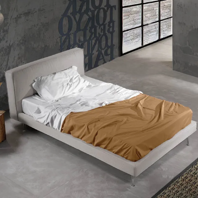 Letto singolo in tessuto con testiera imbottita e piedini in metallo Pacifico di Lettissimi