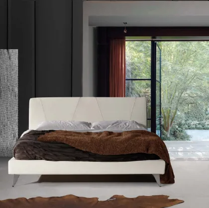 Letto in pelle con testiera imbottita e piedini in metallo Prestige di Lettissimi