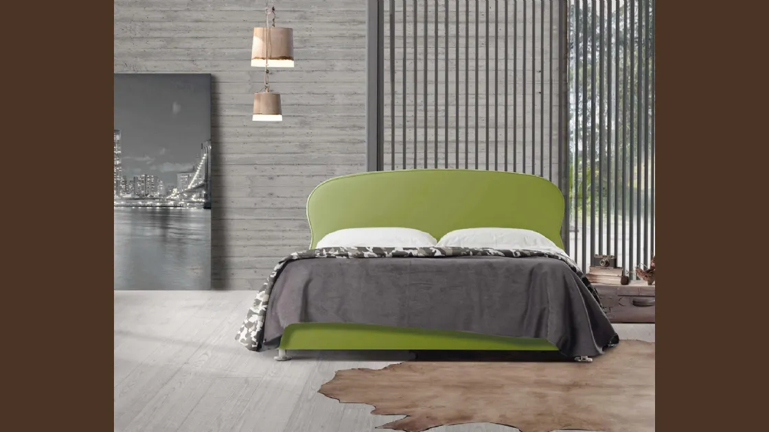 Letto in tessuto con testiera sagomata e piedini in metallo Sospiro di Lettissimi