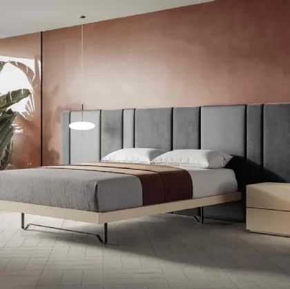 Letto matrimoniale in tessuto con grande testiera Boiserie di Veneran