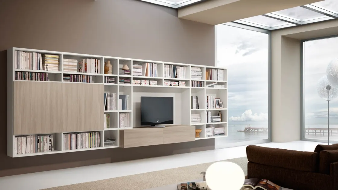 Libreria Living 82D sospesa con ante e cassettoni in legno di Olmo e vani a giorno in laccato opaco bianco di Ferrimobili