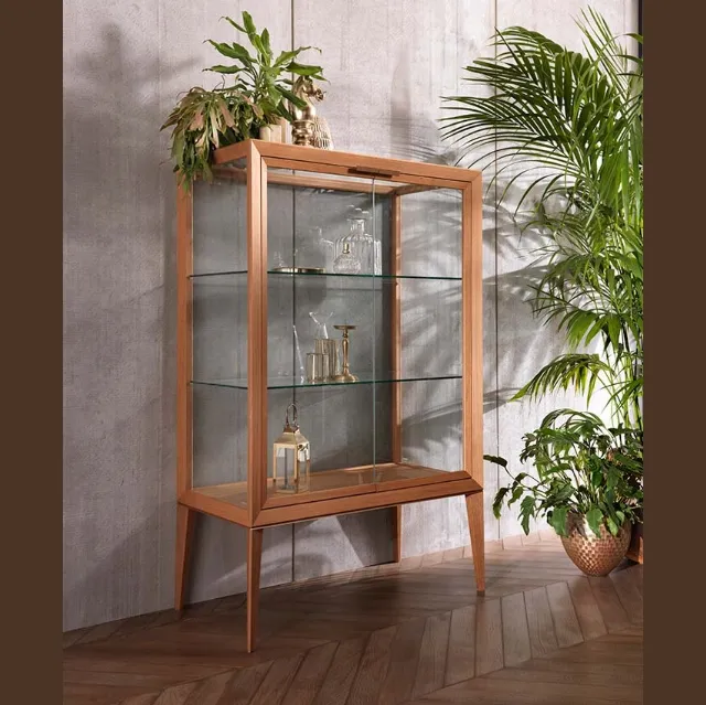 Madia Medea Alta Vetrina in legno di rovere tinto miele di Riflessi
