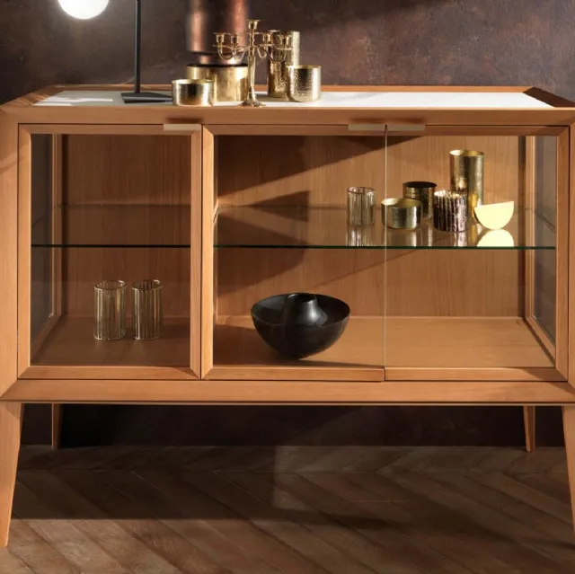 Madia Medea Vetrina con struttura in legno di Rovere tinto miele di Riflessi