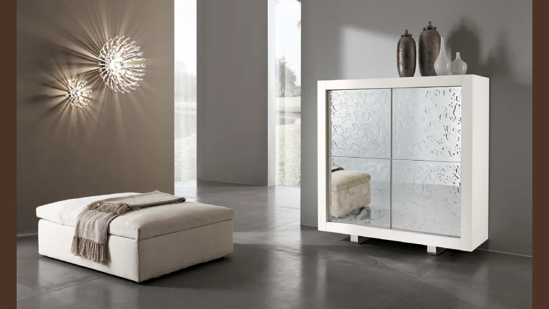 Madia Picasso in Rovere tinto Bianco P2 Goccia con ante in cristallo a specchio e resina di Riflessi