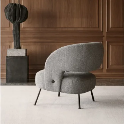 Poltroncina in tessuto dalle linee curve Soufflé di Nicoline