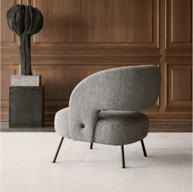 Poltroncina in tessuto dalle linee curve Soufflé di Nicoline