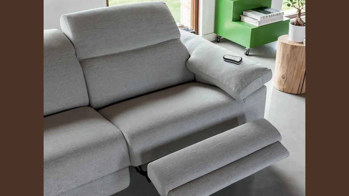 Divano relax lineare in tessuto imbottito Eden di Rigosalotti