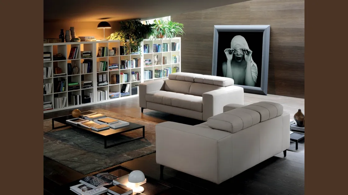 Divano lineare in tessuto con poggiatesta reclinabili Tablet di Rigosalotti