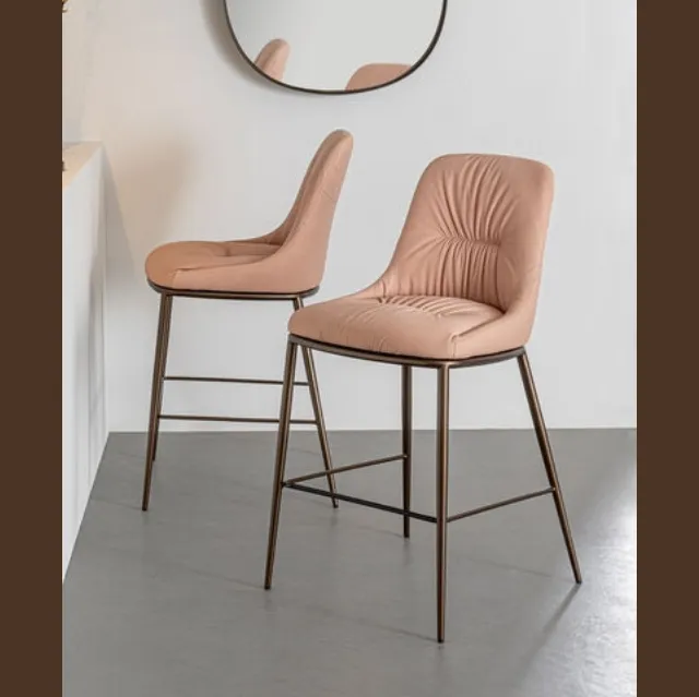 Sgabello Chic in pelle nabuk di Riflessi