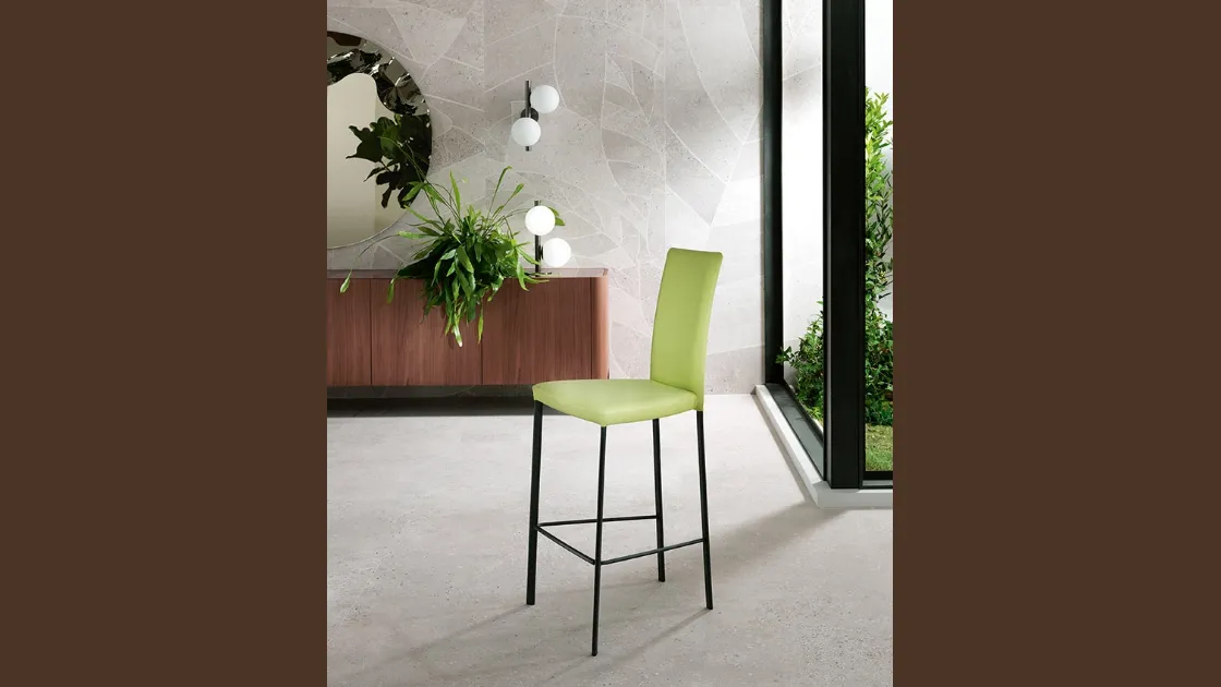 Sgabello Slim con seduta rivestita in pelle di Riflessi