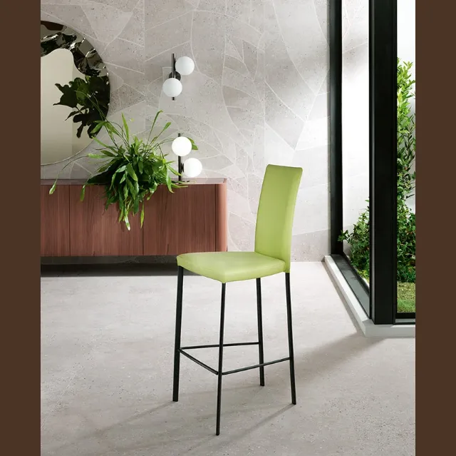 Sgabello Slim con seduta rivestita in pelle di Riflessi