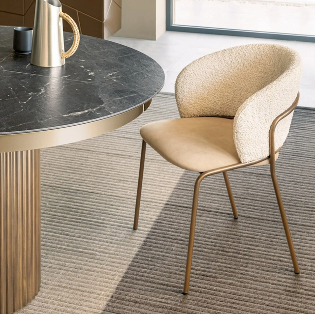 Sedia Vela in tessuto imbottito di Riflessi