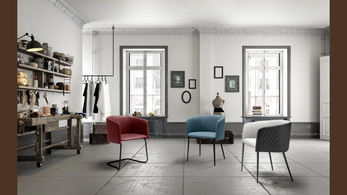 Sedia poltroncina Sweet in ecopelle con struttura in metallo di Zamagna