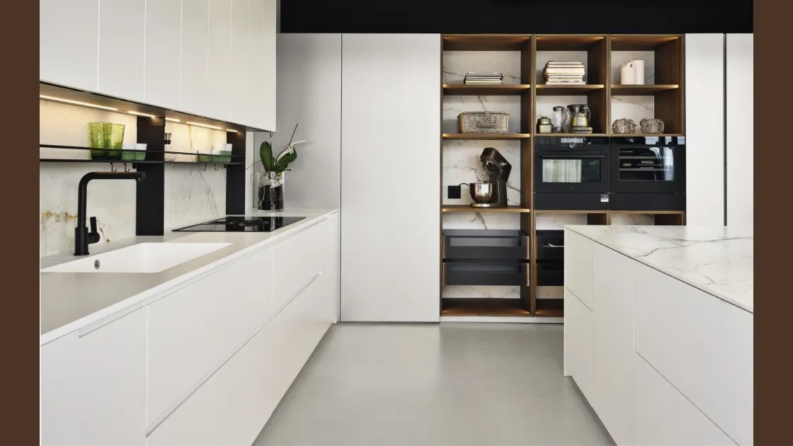 Cucina Design con isola Arena 07 in laccato di Maistri