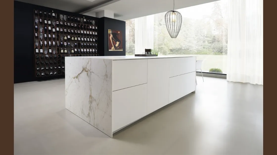 Cucina Design con isola Arena in laccato di Maistri