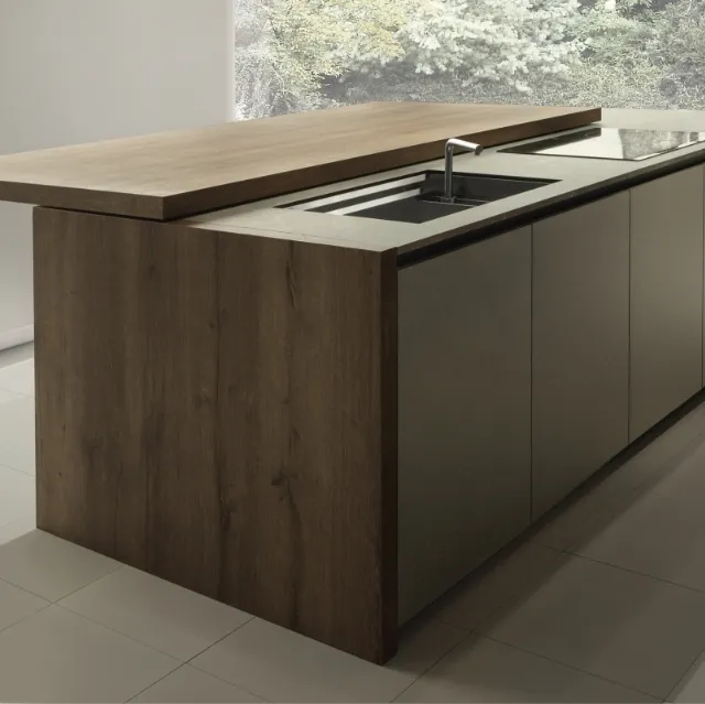 Cucina Design lineare in legno di rovere e laccato opaco Arka 05 di Maistri