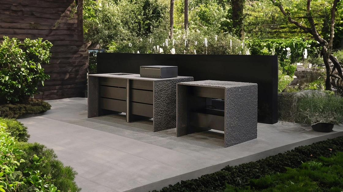 Cucina Design outdoor con cassetti B table di Maistri