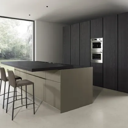 Cucina Design lineare con penisola in laccato opaco e legno Giza 04 di Maistri