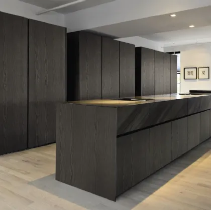 Cucina Design lineare in legno con top in vetro Giza 06 di Maistri