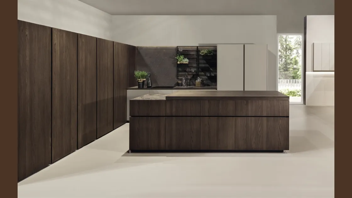 Cucina Design con isola e penisola in laccato opaco e legno e top in marmo Giza 10 di Maistri