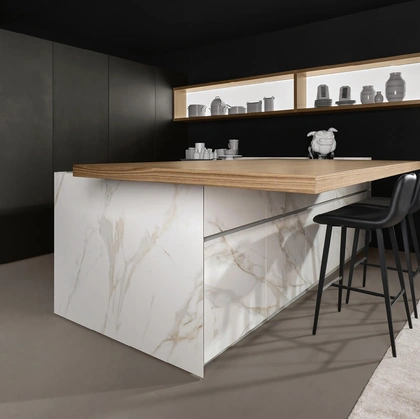 Cucina Design con penisola Giza + Arena Line + Arka in laccato e ceramica di Maistri