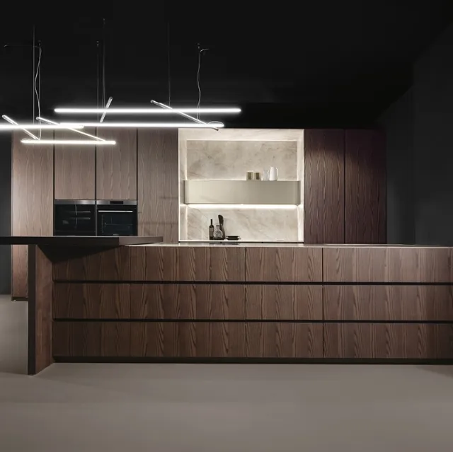 Cucina Design con penisola Giza in legno di frassino di Maistri