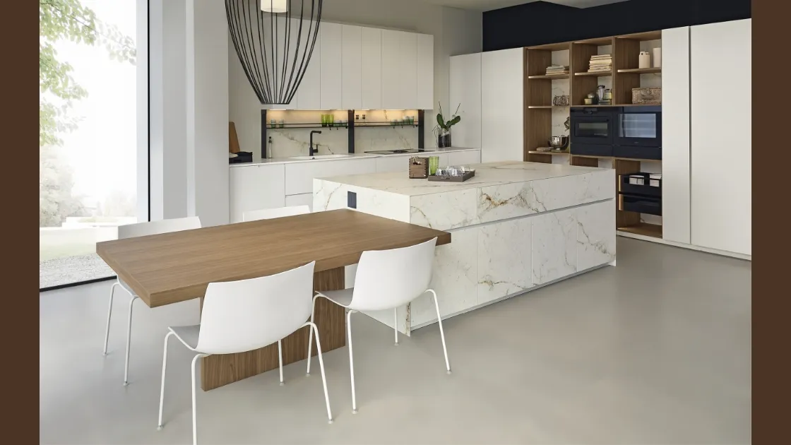 Cucina Design lineare in laccato bianco, legno e marmo Giza 01 di Maistri