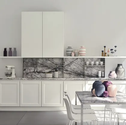 Cucina Design in laccato bianco e marmo Tabia 01 di Maistri