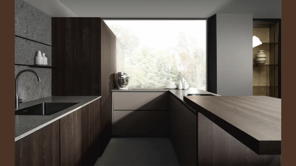 Cucina Design con penisola Viva 01 in legno e laccato di Maistri