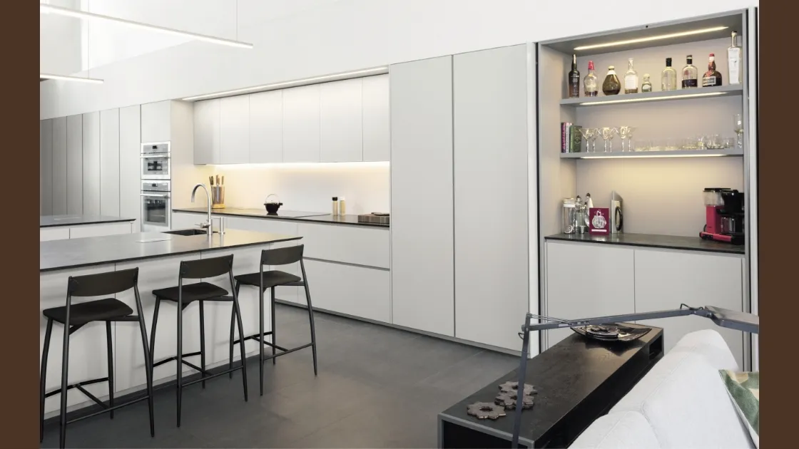 Cucina Design con isola Viva in laccato di Maistri