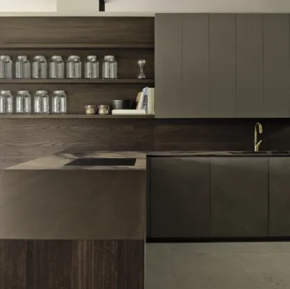 Cucina Design angolare in laccato e legno con top in marmo Viva 06 di Maistri