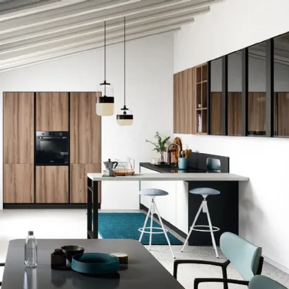 Cucina Moderna con penisola Colibrì Presa in finitura bianco luce e noce nordico di Forma la cucina